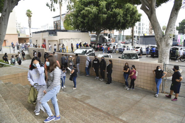 vaccin - Les enseignants n’ont pas besoin du vaccin contre le virus du PCC pour que les écoles rouvrent leurs portes en toute sécurité : CDC   C'EST MONDIAL, donc : pas besoin de vaccin pour les ecoles :)  Tenez bon ! GettyImages-1266183243-high-school-600x400