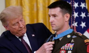 Trump Lauds Medal of Honor Recipient for Hostage Rescue