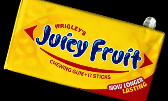 Kind WWII Vet Known for Handing Out Gum Will Have Casket Painted Like Pack of ‘Juicy Fruit’