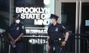 NYC Social Workers to Replace Police on Some 911 Calls, de Blasio Says