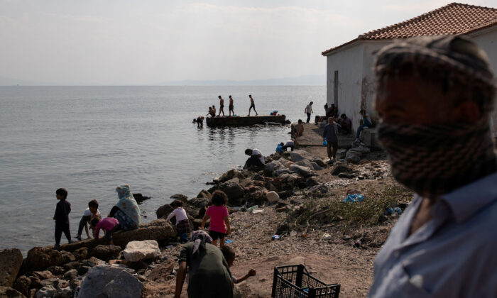 Greek Police Arrest Five Over Lesbos Fire, Migrants Resist New Camp