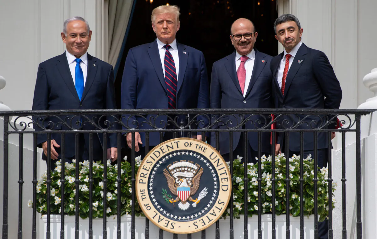 (L–R) Israeli Prime Minister Benjamin Netanyahu, U.S. President Donald Trump, Bahrain Foreign Minister Abdullatif al-Zayani, and UAE Foreign Minister Abdullah bin Zayed Al-Nahyan on the Truman Balcony at the White House after they participated in the signing of the Abraham Accords where the countries of Bahrain and the United Arab Emirates recognize Israel, on Sept. 15, 2020. (Saul Loeb/AFP via Getty Images)