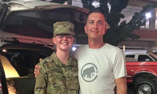 17-Year-Old Completes Combat Training Course, Aims to Become Army Medic Like Her Dad