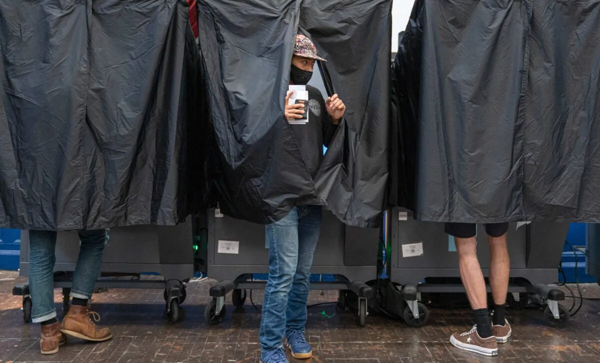 Voters cast ballots in primary elections in Philadelphia, Pa., on June 2, 2020. (Jessica Kourkounis/Getty Images)