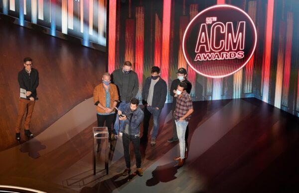 Old Dominion accepts the song of the year award