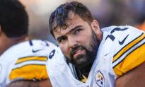 Steelers’ Alejandro Villanueva Wears Name of a Slain Veteran on Helmet, Breaks Step With Team
