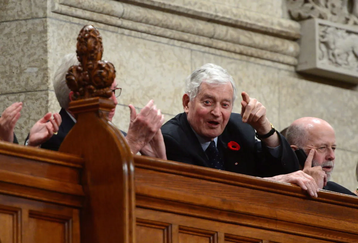 Former Prime Minister John Turner stands during question period in the House of Commons on Parliament Hill on Nov. 6, 2017. (The Canadian Press/Sean Kilpatrick)