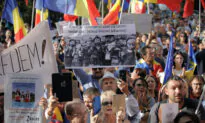 Romanian Families Protest Mandatory Use of Masks in School