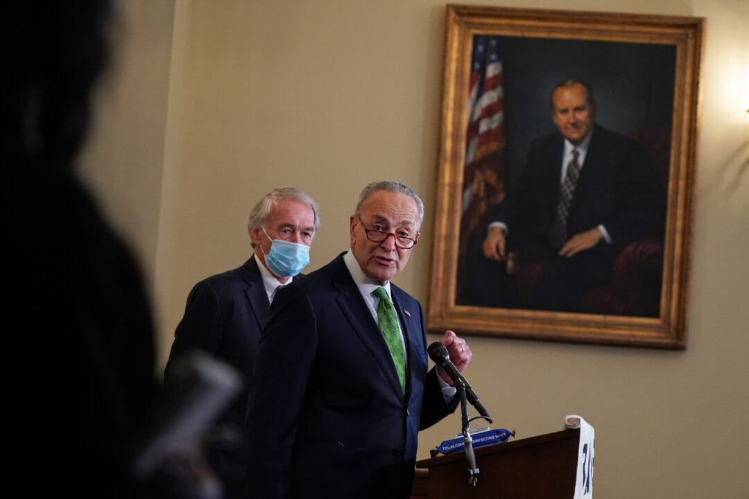 Schumer: ‘Nothing Is Off the Table’ If GOP Moves to Confirm Supreme Court Nominee