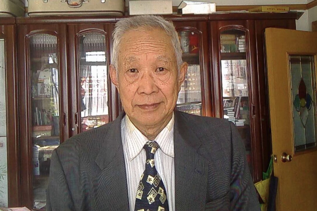 Leng Jiefu, professor and former director of the political department of Renmin University. (Provided to The Epoch Times by interviewee)