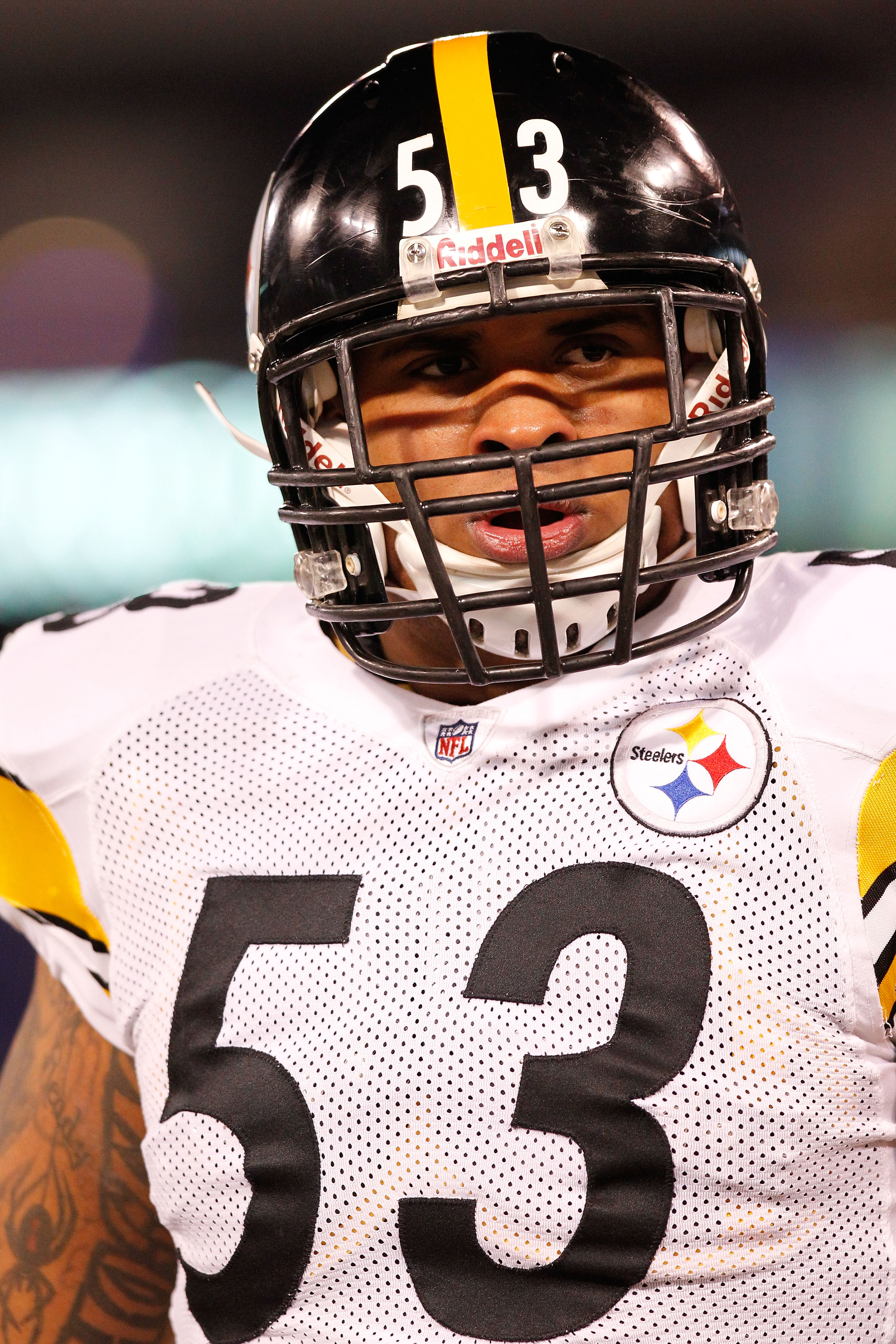 Pouncey honors fallen police officer on helmet in Week 2