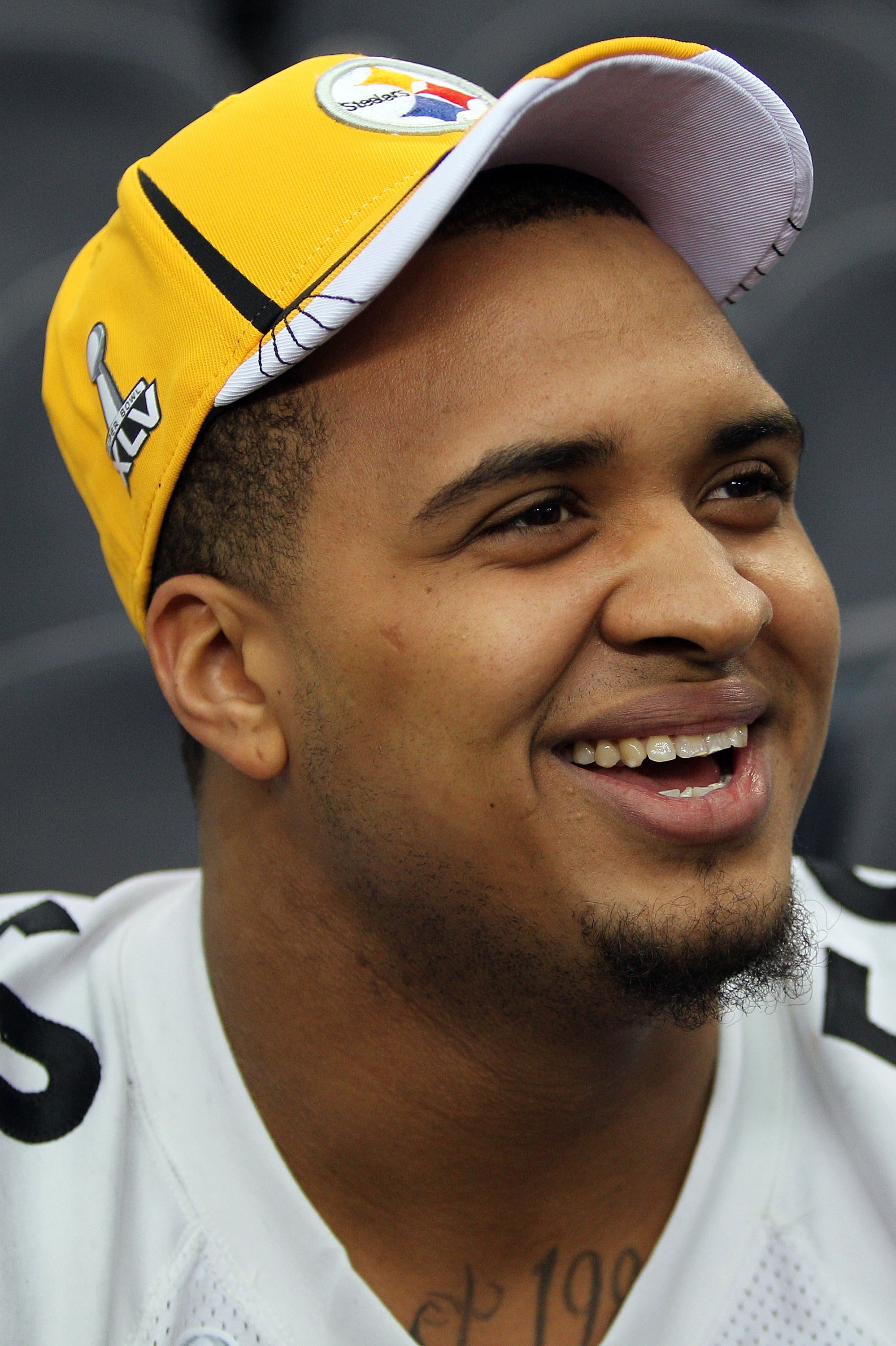 Steeler Captain, Maurkice Pouncey, Wears Slain Officers Name on Helmet