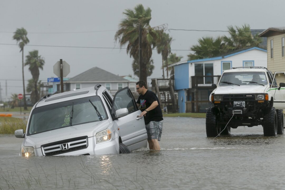 Tropical Storm Beta Stalls Along Texas Coast, Brings Floods | The Epoch ...
