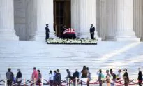 Hundreds Come to Pay Respects to the Late Justice Ginsburg