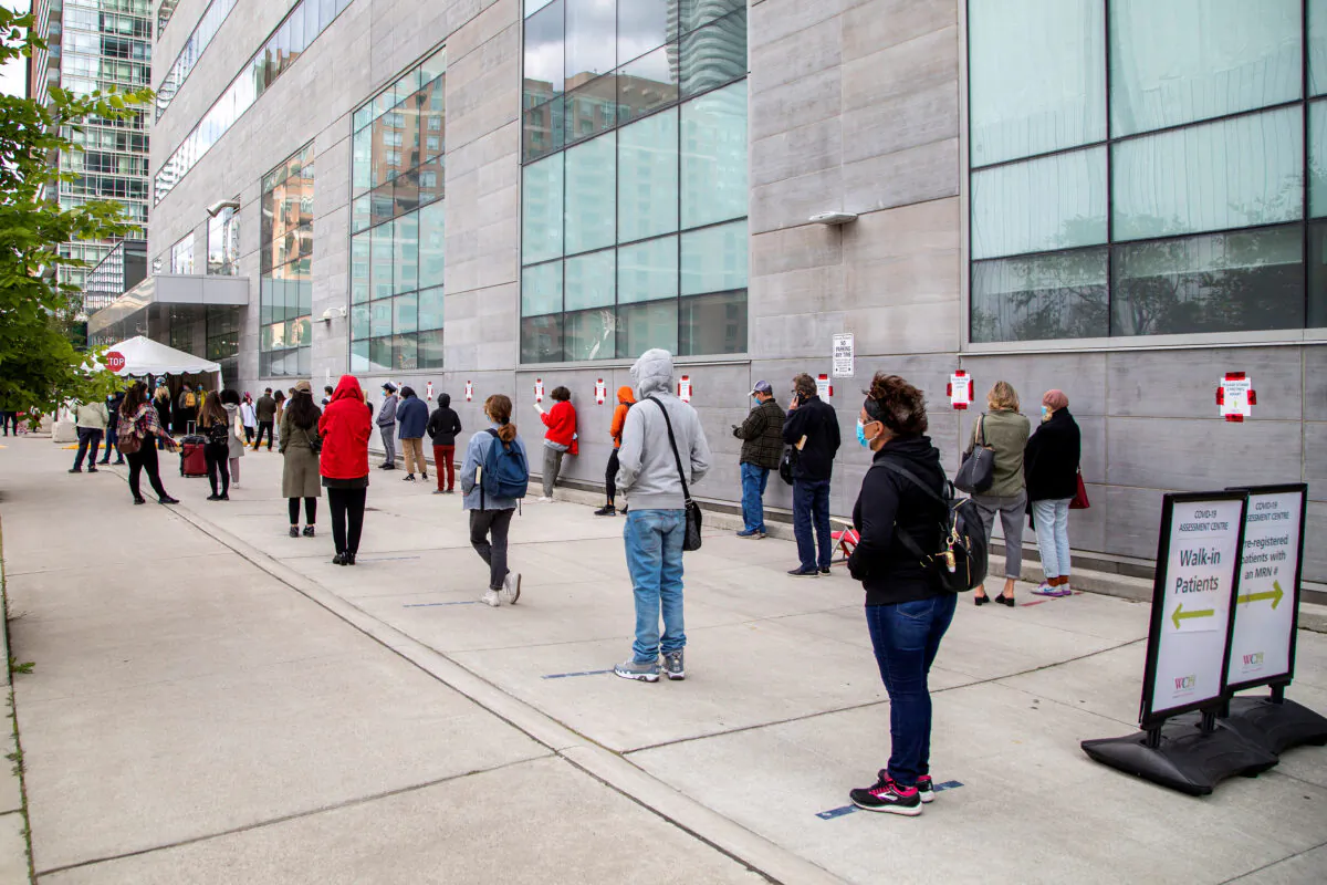 People wait in line at the Women's College coronavirus disease (COVID-19) testing facility in Toronto, on Sept. 18, 2020. (Reuters/Carlos Osorio/File Photo)
