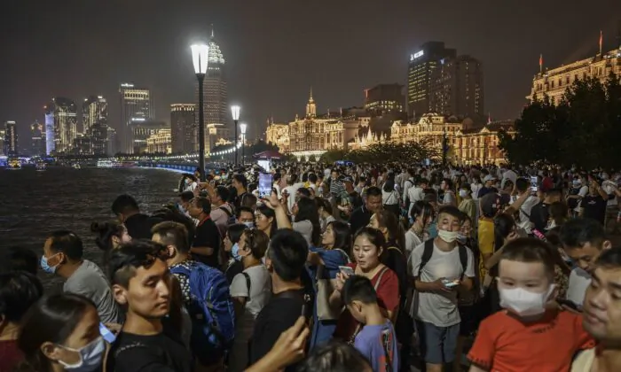 People crowd to take photos as they visit the Bund along the Huangpu River in Shanghai, China, on Aug. 29, 2020. (Kevin Frayer/Getty Images)