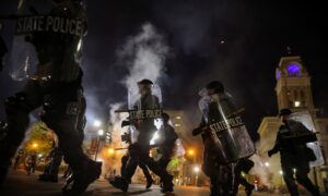 Riots Break Out in US Cities After Decision in Breonna Taylor Case