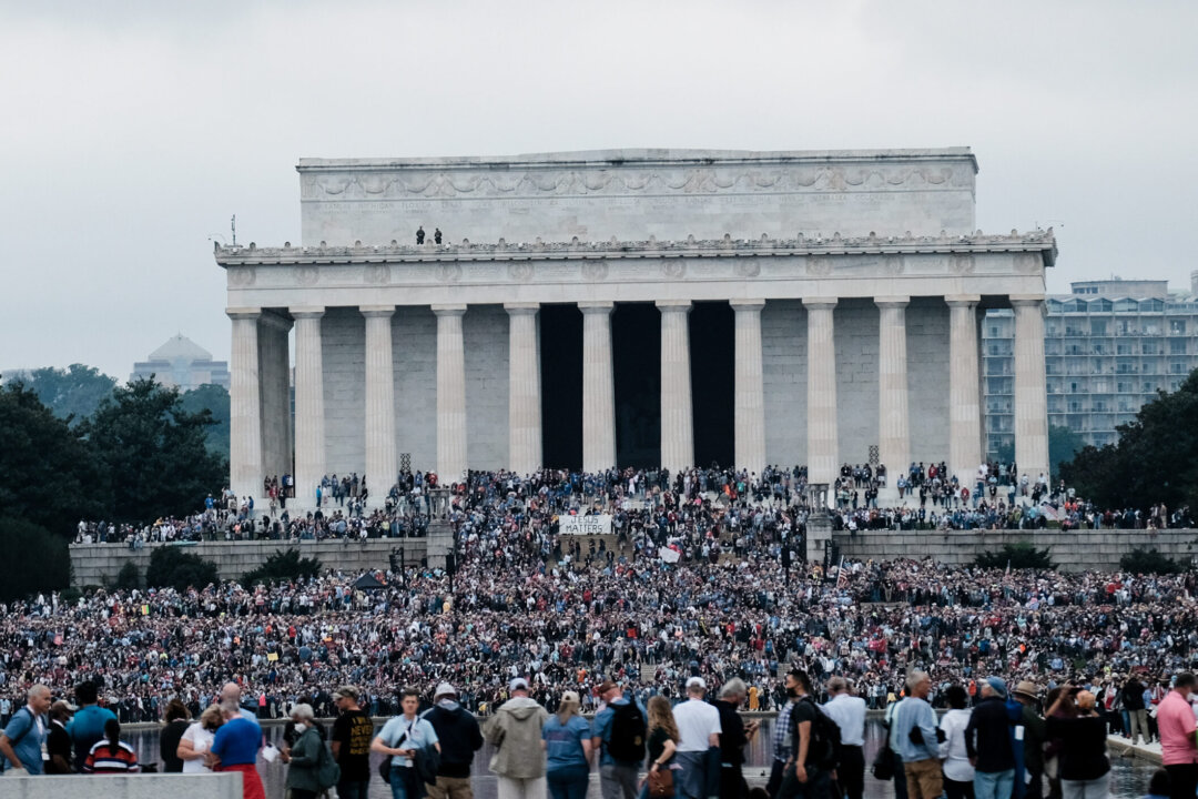 Thousands March in Washington to Pray and Show Support for Trump | The ...