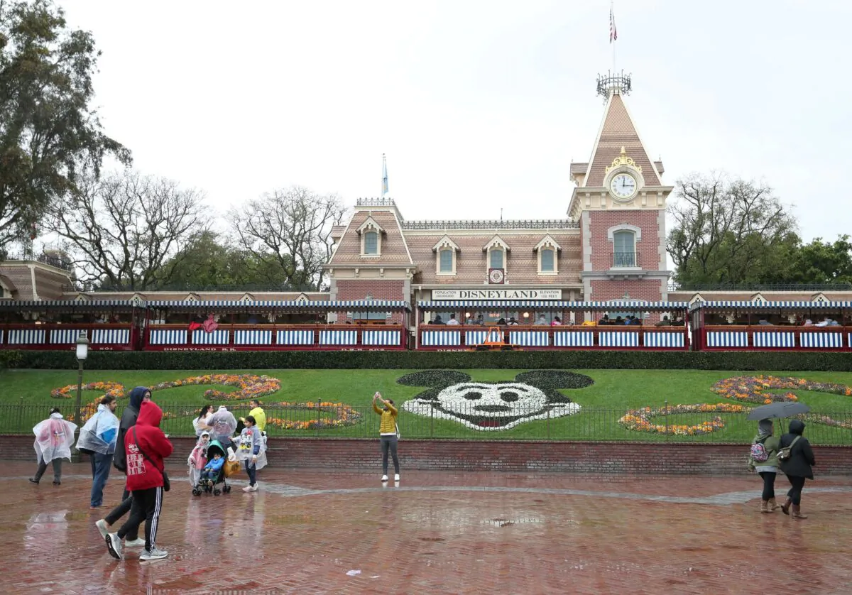A general view of the entrance of Disneyland theme park in Anaheim, California, U.S. on March 13, 2020. /(Mario Anzuoni/Reuters)