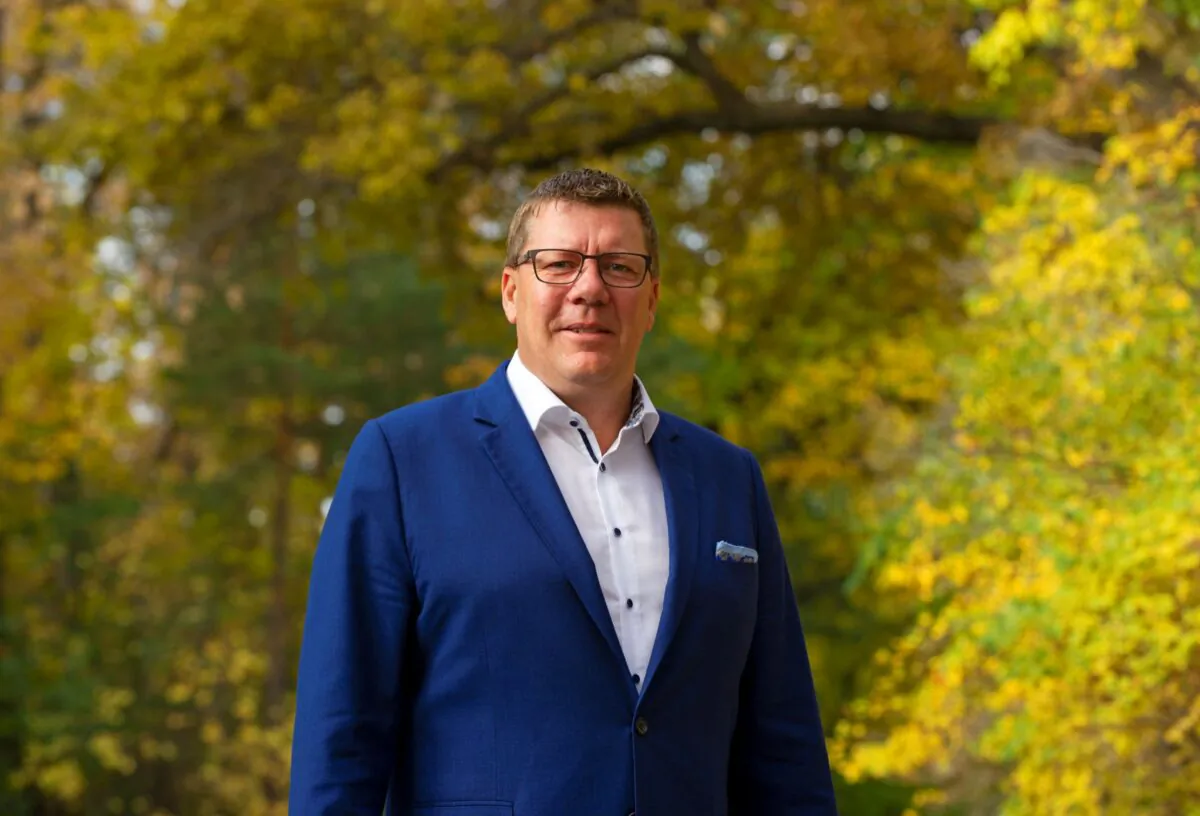 Saskatchewan Premier Scott Moe poses for a photo outside the Saskatchewan Legislative Building in Regina on Sept. 23, 2020. (The Canadian Press/Mark Taylor)