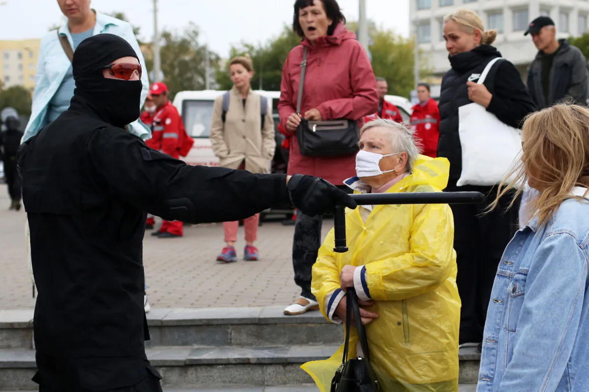 Women argue with a riot police officer during an opposition rally to protest the country's presidential inauguration in Minsk, Belarus, on Sept. 27, 2020.  (TUT.BY/AFP via Getty Images)