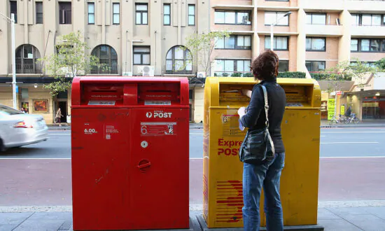 Australia Post Licensees Throw Support Behind Troubled CEO