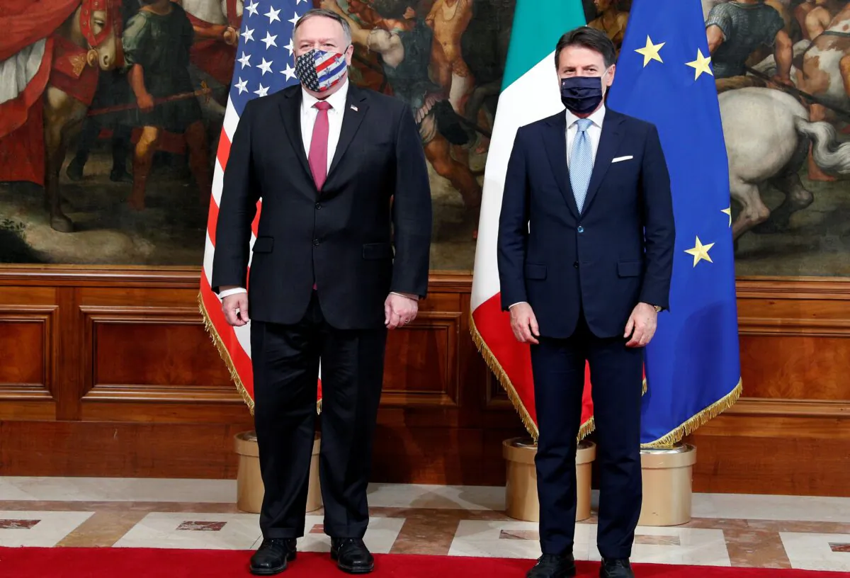 U.S. Secretary of State Mike Pompeo meets with Italy's Prime Minister Giuseppe Conte in Rome, Italy, on Sept. 30, 2020. (Guglielmo Mangiapane/Pool/Reuters)