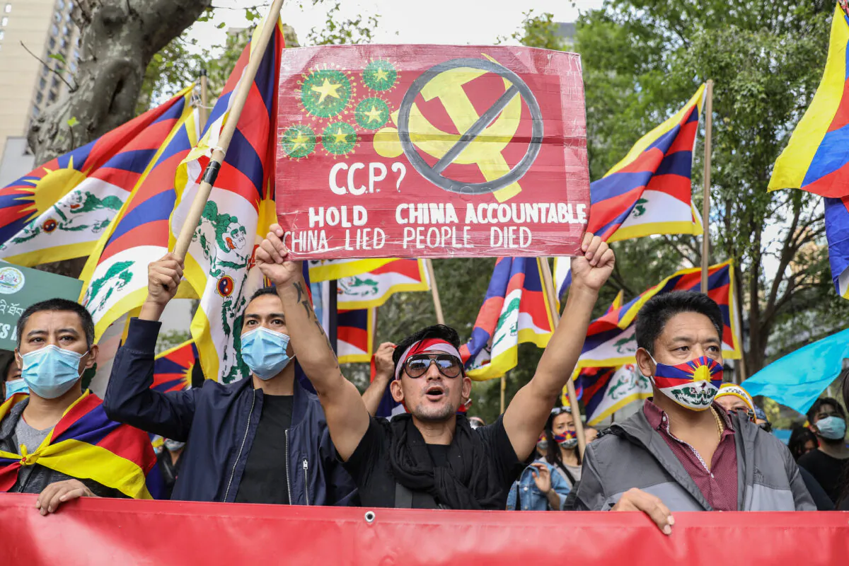 Democracy activists join together to call on governments to stand against the CCP’s suppression of freedom, democracy, and human rights, in front of the U.N. headquarters in New York on Oct. 1, 2020. (Samira Bouaou/The Epoch Times)