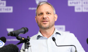 Victorian Health Chief Extends NSW COVID-19 Risk Zones