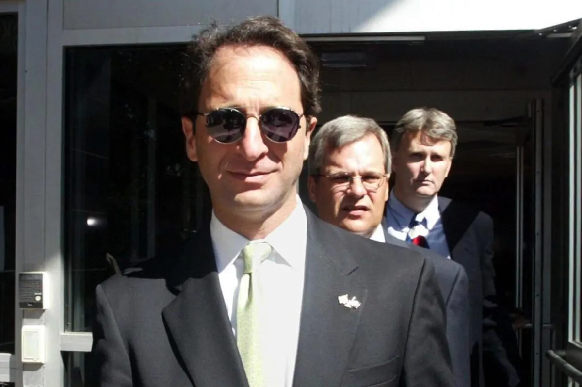 Then-federal prosecutor Andrew Weissmann leaves the Bob Casey Federal building in Houston, Texas, on Oct. 16, 2002. (James Nielsen /AFP via Getty Images)