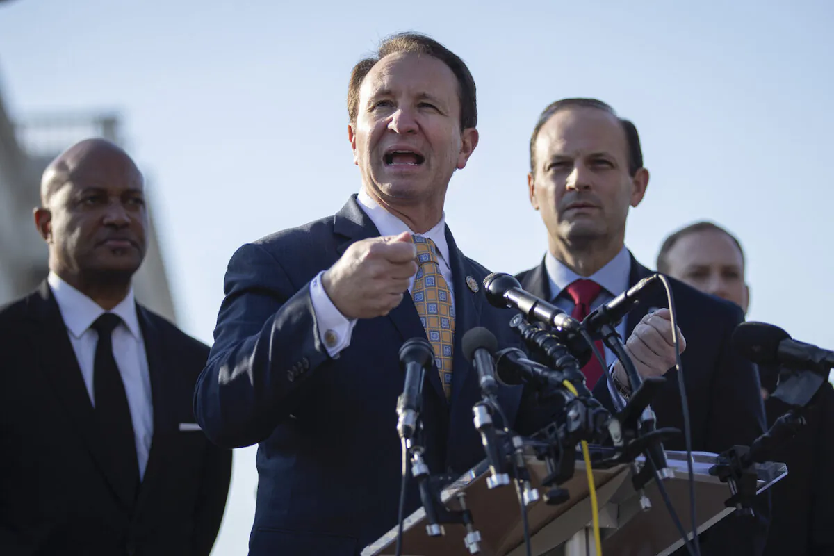 Louisiana Attorney General Jeff Landry speaks during a press conference at the U.S. Capitol in Washington, on Jan. 22, 2020. (Drew Angerer/Getty Images)