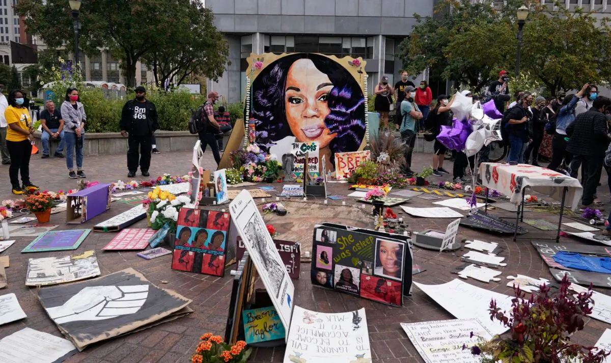People gather in Jefferson Square awaiting word on charges against police officers, in Louisville, Ky., on Sept. 23, 2020. (Darron Cummings/AP, File Photo)