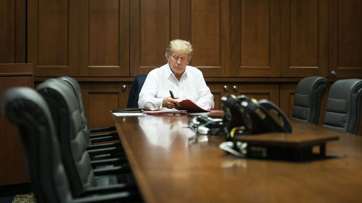 President Donald Trump working in the presidential suite at the Walter Reed National Military Medical Center on Oct. 3, 2020. (Joyce N. Boghosian/White House)