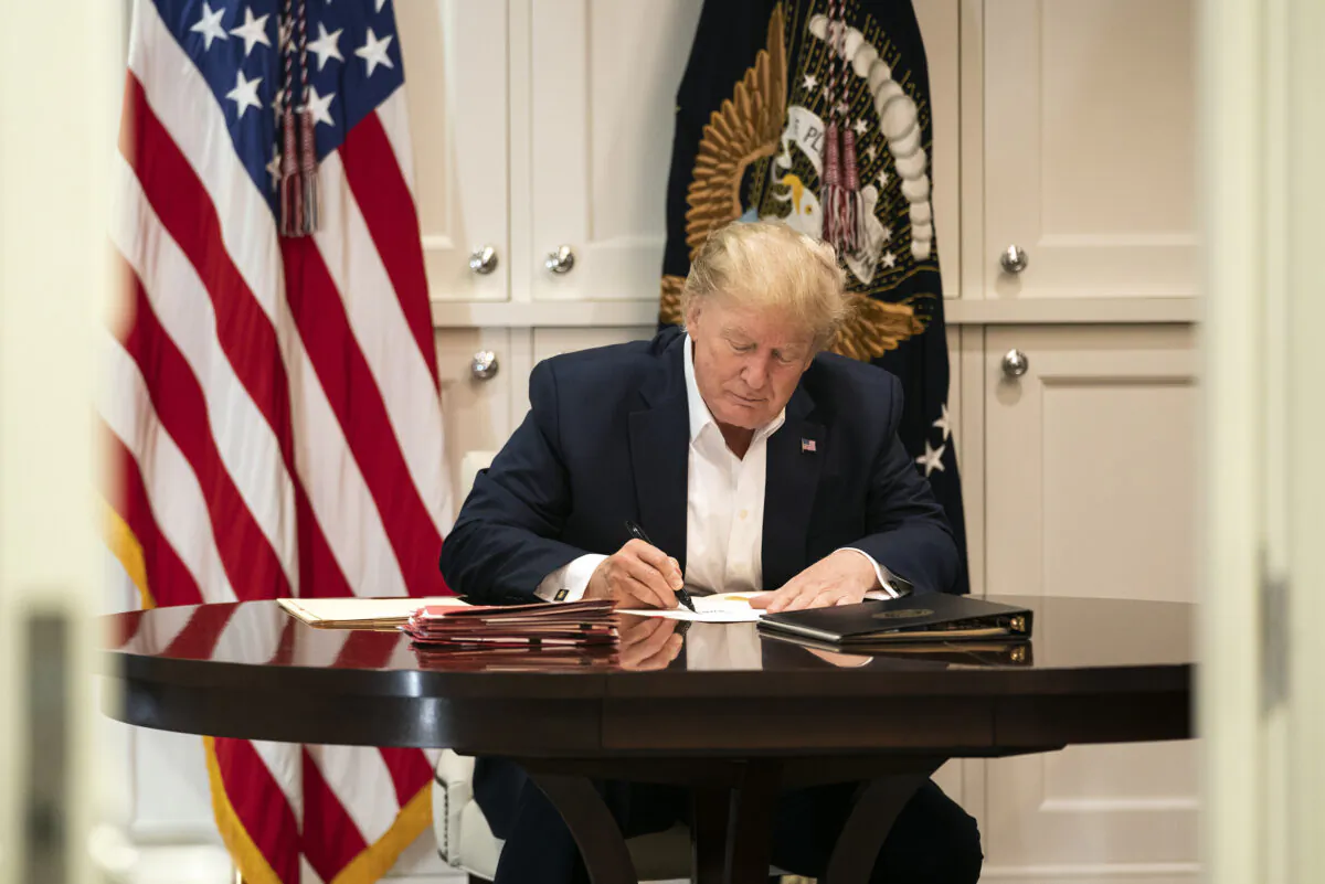 President Donald Trump working in the presidential suite at the Walter Reed National Military Medical Center on Oct. 3, 2020. (Joyce N. Boghosian/White House)