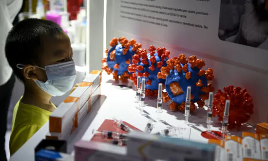 Beijing Says Third Dose of China-Made Vaccines Needed After Vaccinated Doctor Gets Infected