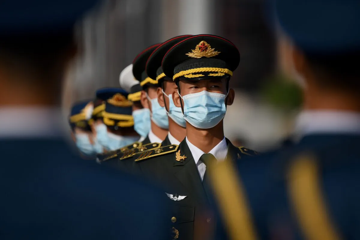 Face mask-clad Chinese honour guards stand in Beijing's Tiananmen Square on Sept. 30, 2020. (Noel Celis/AFP via Getty Images)