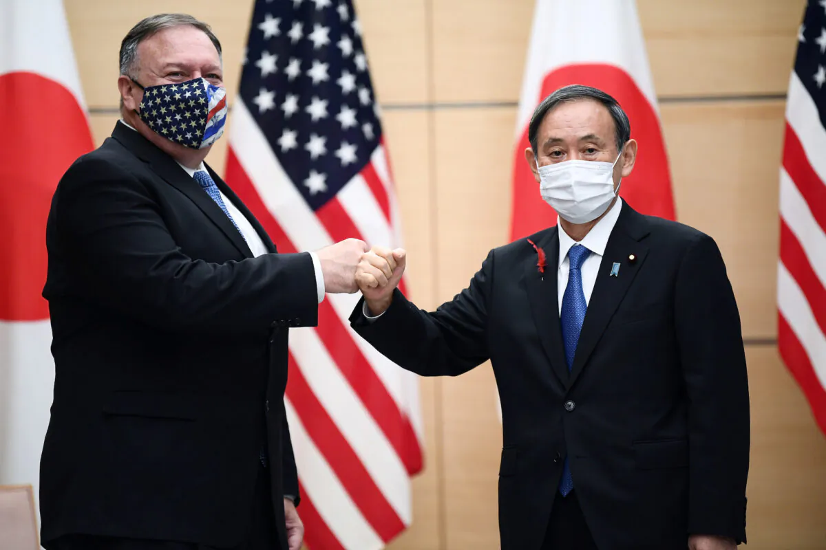 Japan's Prime Minister Yoshihide Suga (R) and Secretary of State Mike Pompeo pose prior to their meeting in Tokyo, Japan, on Oct. 6, 2020. (Charly Triballeau/Pool via REUTERS)