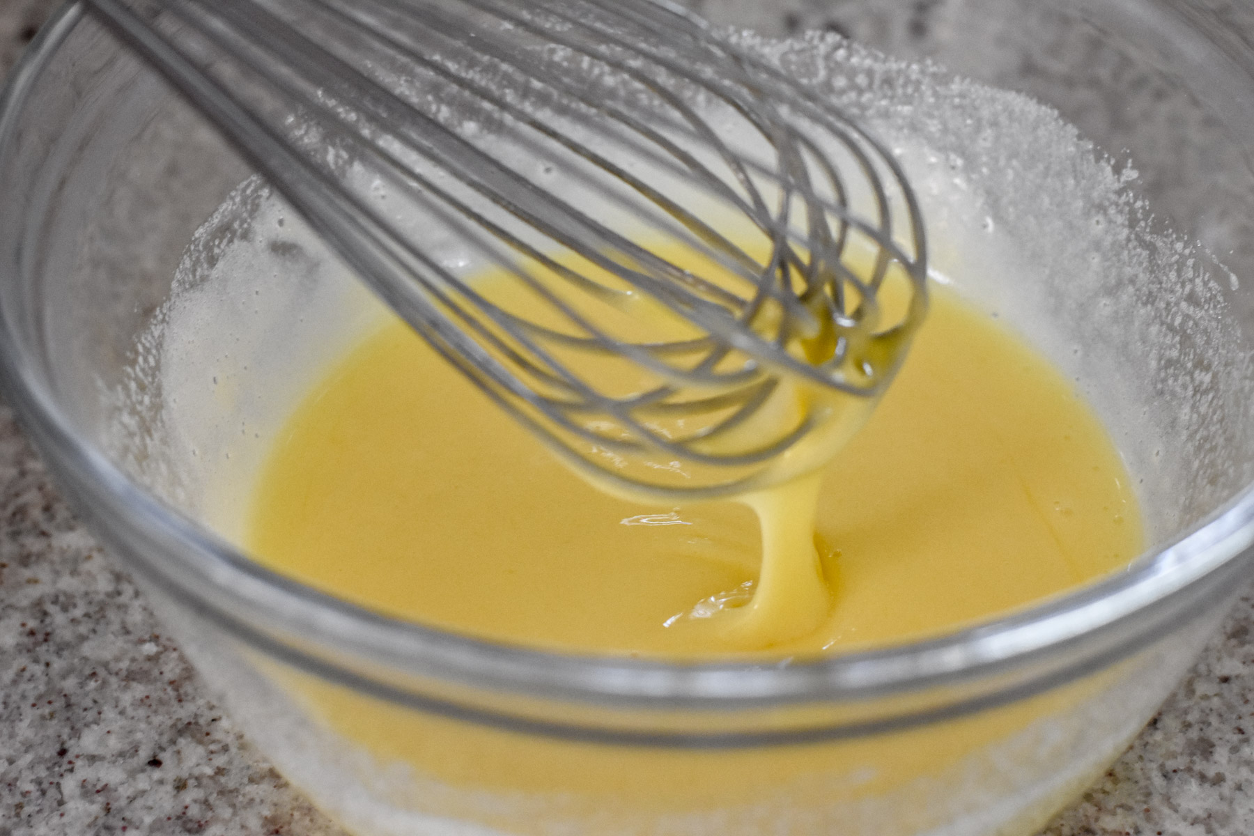 Ribonning the eggs and sugar