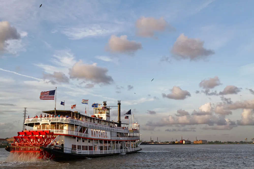 A steamboat leaving the Port of New Orleans. (Pierre Jean Durieu/Shutterstock)