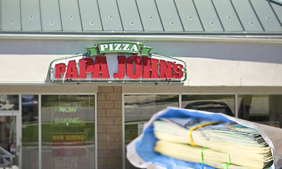 89-Yr-Old Papa John’s Pizza Deliveryman Gets $12K Tip From Caring Community