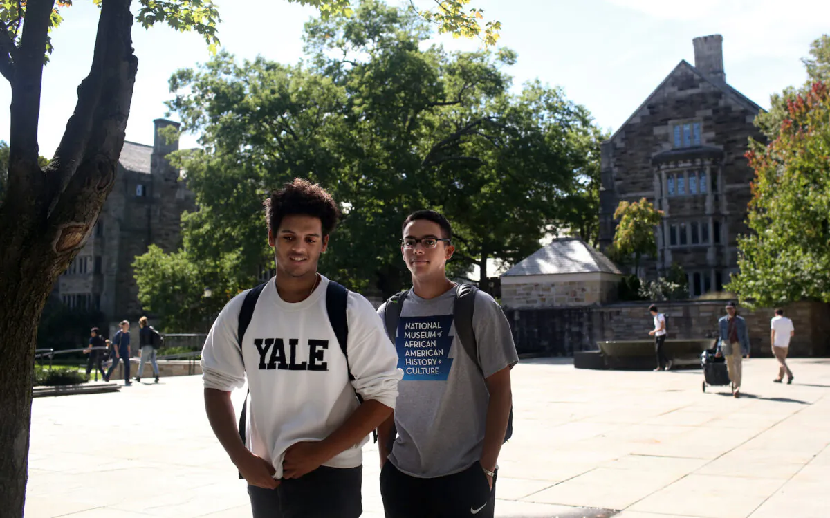 Students walk through the campus of Yale University in New Haven, Connecticut, on Sept. 27, 2018. (Yana Paskova/Getty Images)
