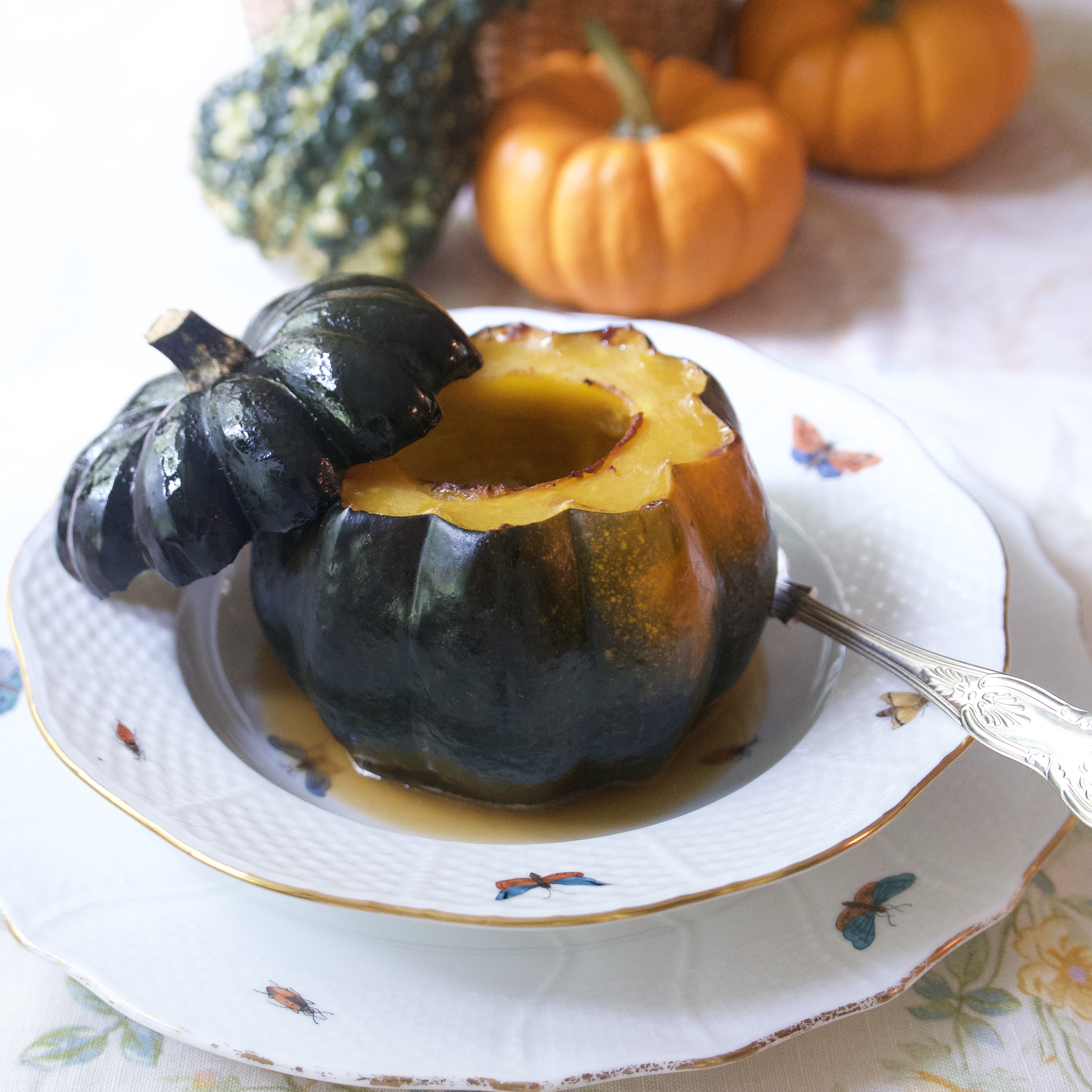 roasted acorn squash plated