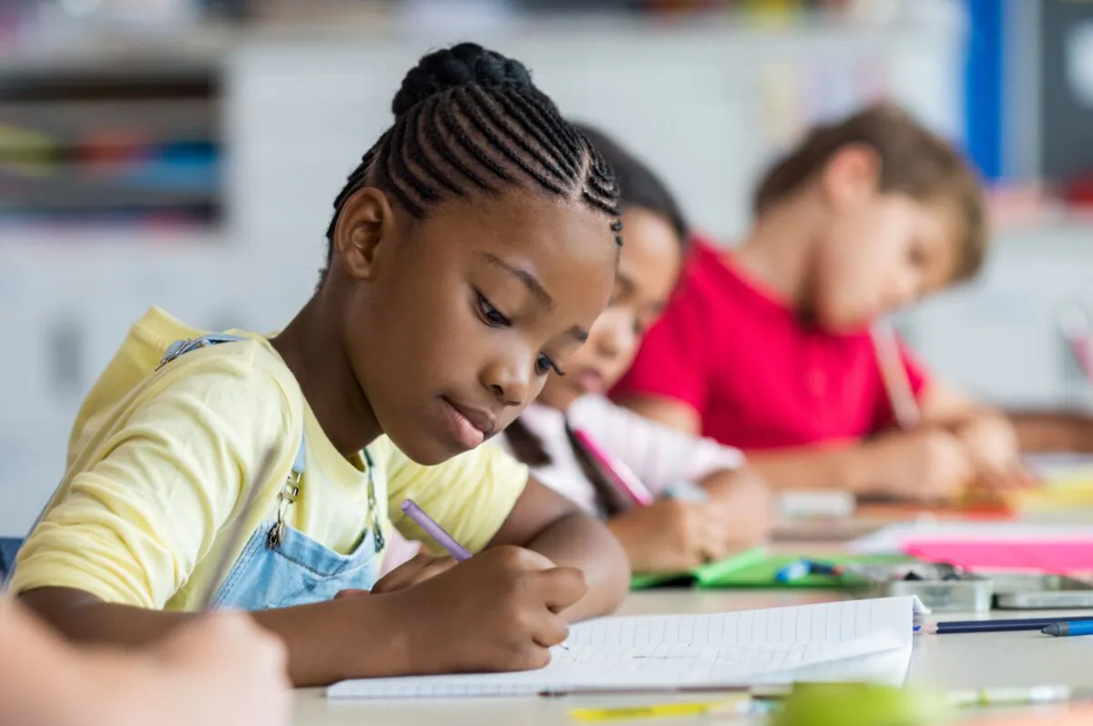 A new study shows that handwriting engages the brain in many more ways than typing on a keyboard. (Rido/Shutterstock)