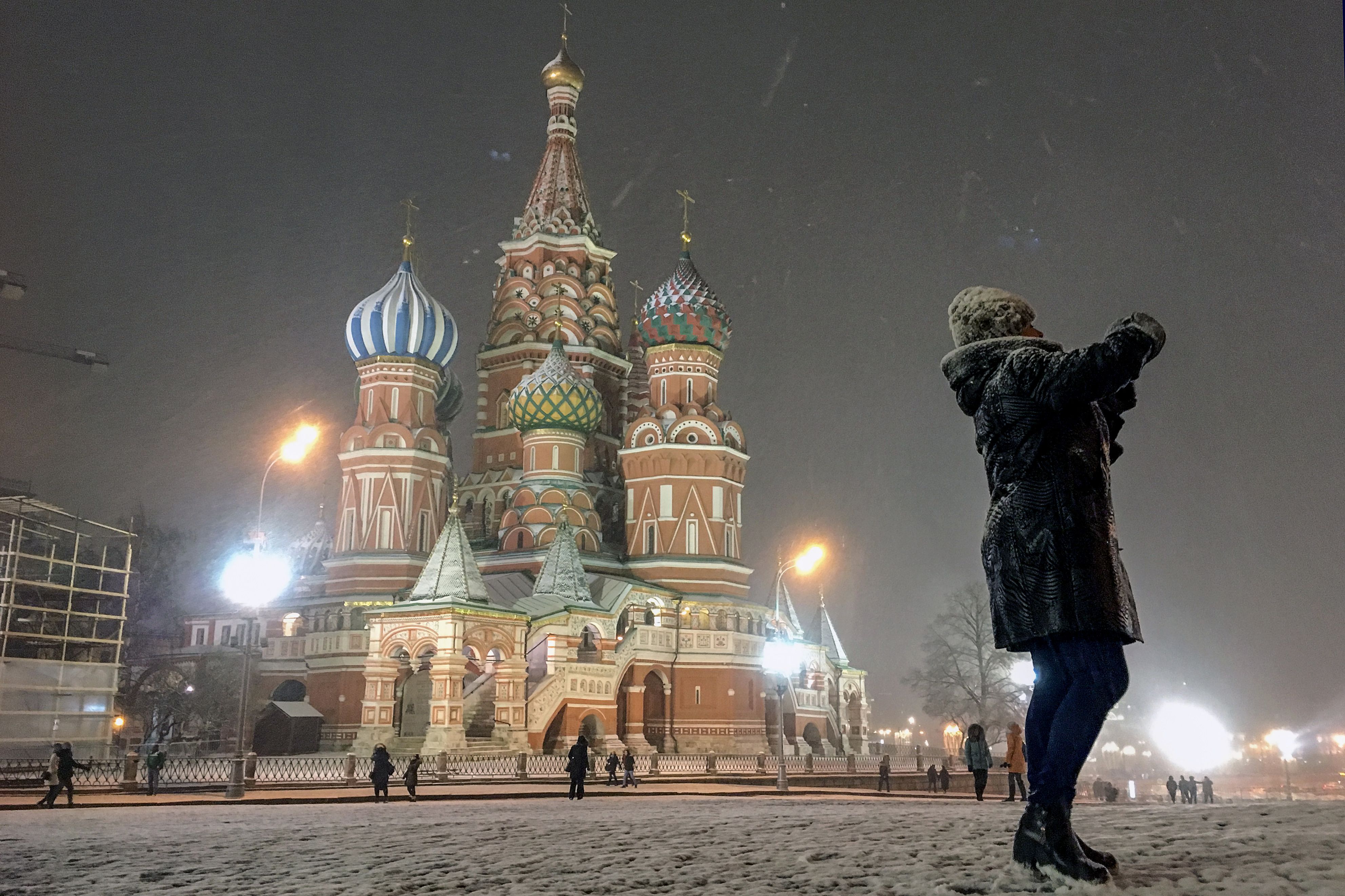 TOPSHOT-RUSSIA-TOURISM-WEATHER