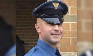 Off-Duty State Trooper Performs Life-Saving CPR on Bus Driver While Picking Daughter Up From School