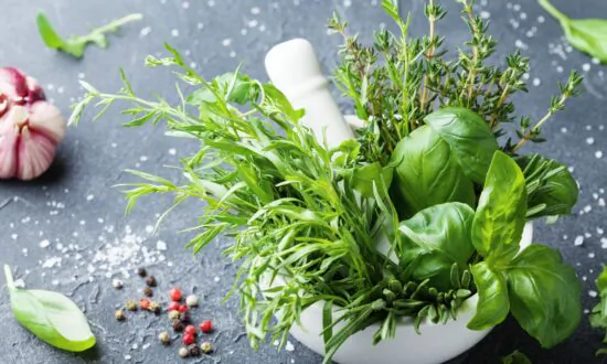 How to Treat Polycystic Ovary Syndrome (PCOS) With Diet