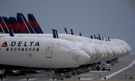 Delta Air Warns of Loss in Current Quarter on Omicron Turbulence