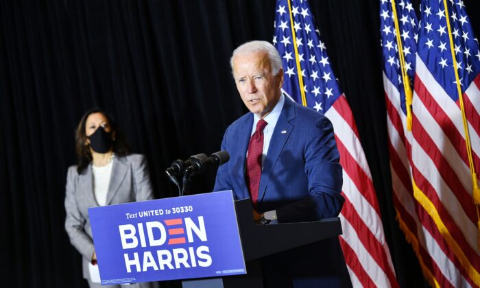 Biden Pens Article in US-Based Chinese Newspaper, Rallying Chinese-American Voters