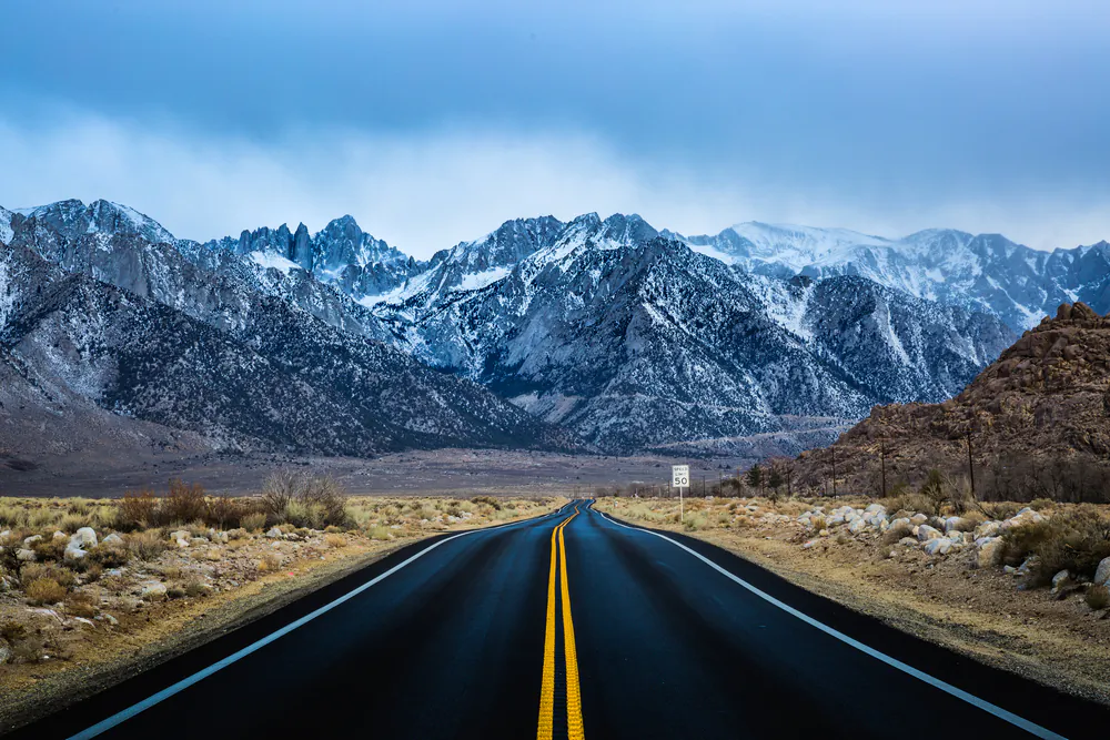 A view of Mount Whitney from the road. (Toribio93/Shutterstock)