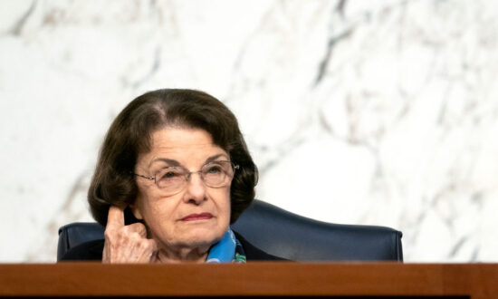 Sen. Feinstein Says She Won’t Step Down Before End of Term